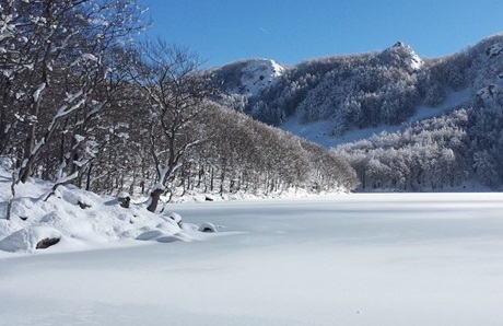 lago ghiacciato